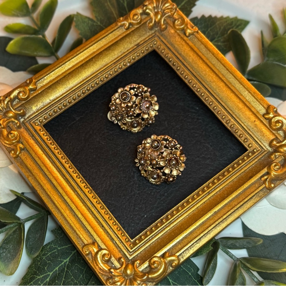 VTG Gorgeous Brassy Gold Floral Cluster w/ Grey Pearls Earrings - Picture 4 of 16